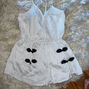 BLACK & WHITE LINGERIE SET. NIGHTY & 2 THONGS. All Sz.S